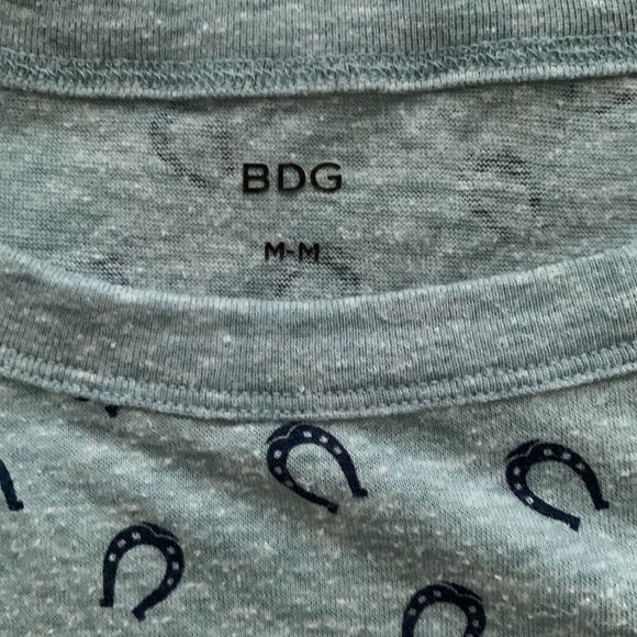 THREE •3• T’s all Super Cute: 2 from Urban Outfitters - BDG & also Chloe K crop - Picture 6 of 11